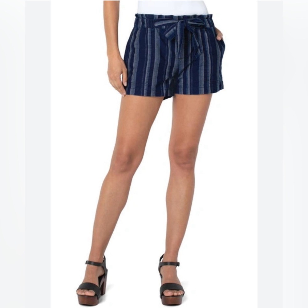 Gap women’s size large and elastic waist drawstring shorts new with tags